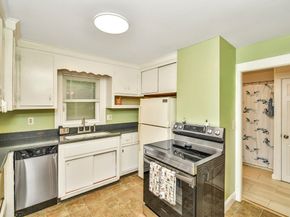 125 Ettrick St, Brockton MA 02301