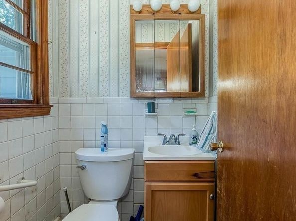 53 Chapman Rd, Stoughton MA 02072