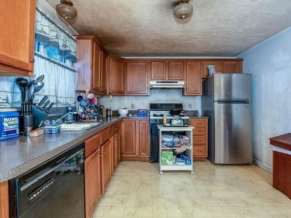 53 Chapman Rd, Stoughton MA 02072