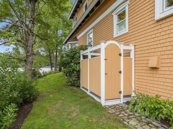 96 Lake Shore Dr, Wayland MA 01778