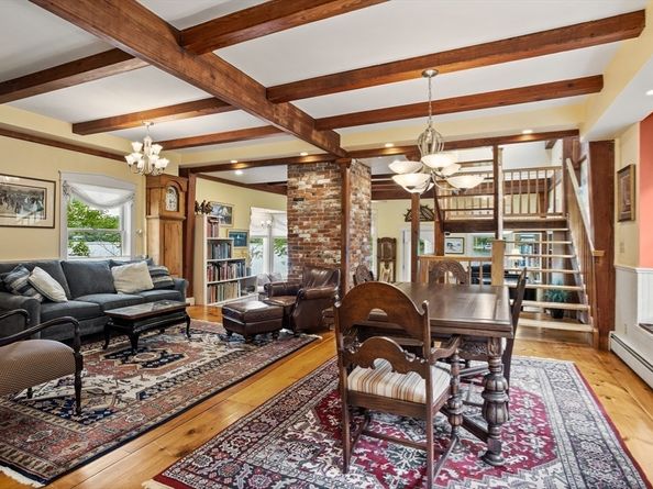 96 Lake Shore Dr, Wayland MA 01778