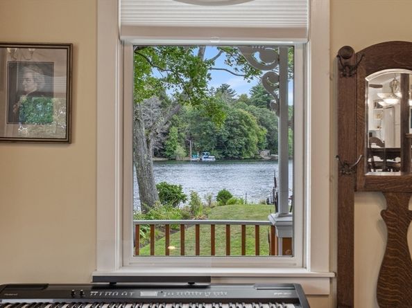 96 Lake Shore Dr, Wayland MA 01778