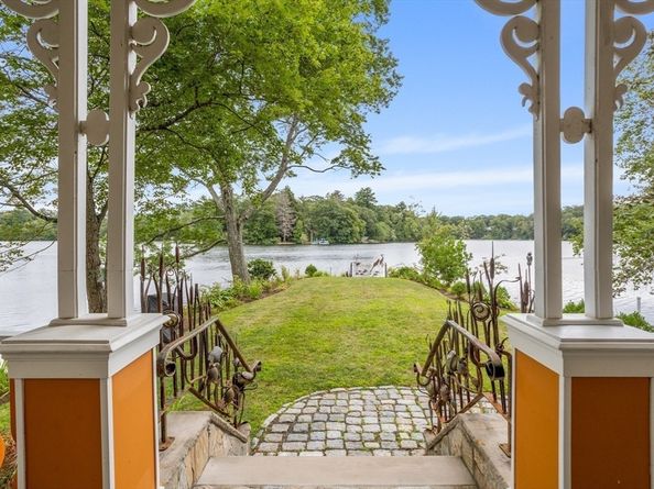 96 Lake Shore Dr, Wayland MA 01778