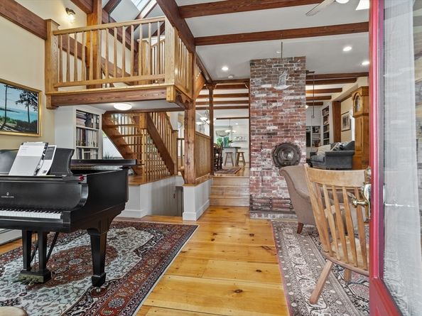 96 Lake Shore Dr, Wayland MA 01778