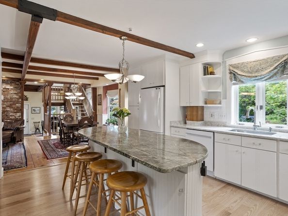 96 Lake Shore Dr, Wayland MA 01778