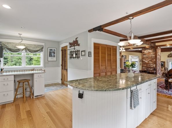 96 Lake Shore Dr, Wayland MA 01778