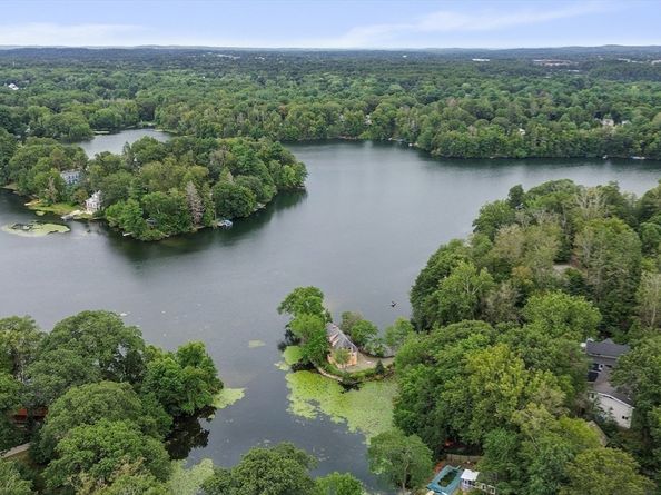 96 Lake Shore Dr, Wayland MA 01778