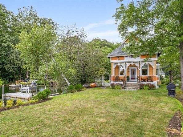 96 Lake Shore Dr, Wayland MA 01778