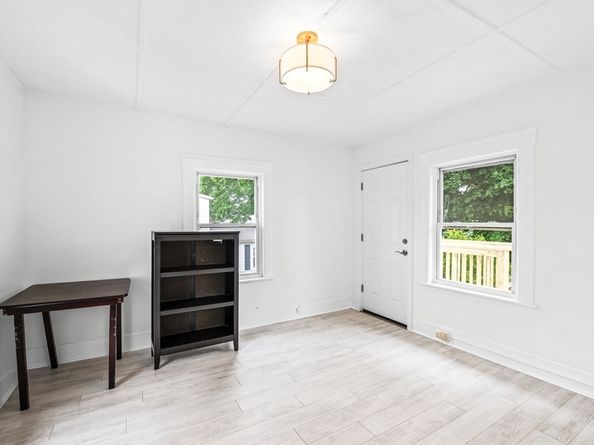 20 Saratoga St, Lynn MA 01902