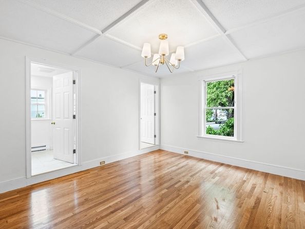 20 Saratoga St, Lynn MA 01902