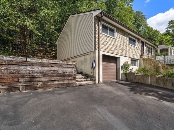 21 Livingstone Ln, Waltham MA 02453