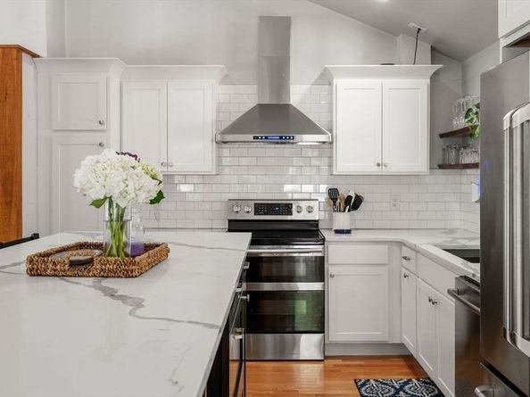 21 Livingstone Ln, Waltham MA 02453