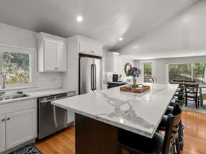 21 Livingstone Ln, Waltham MA 02453
