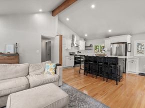 21 Livingstone Ln, Waltham MA 02453
