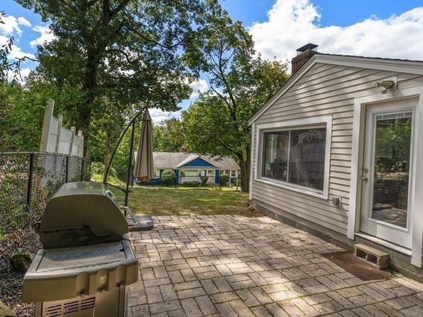 21 Livingstone Ln, Waltham MA 02453
