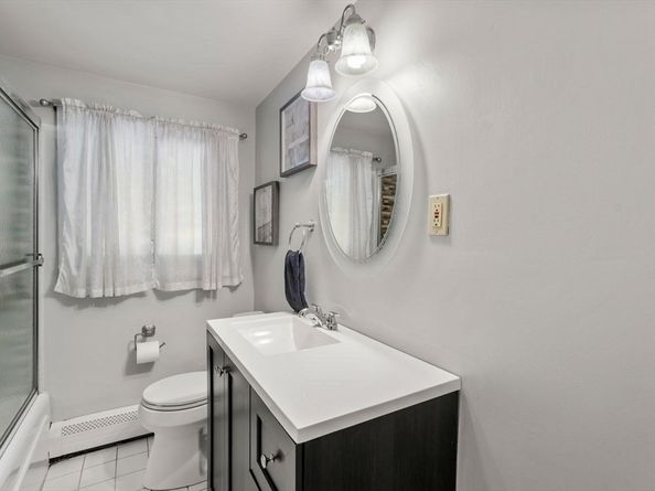 21 Livingstone Ln, Waltham MA 02453