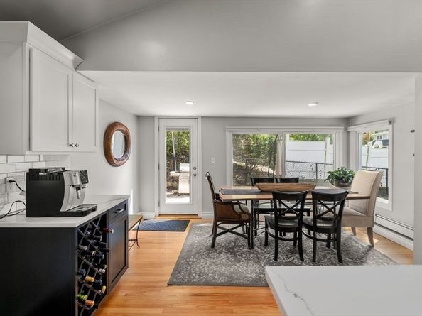 21 Livingstone Ln, Waltham MA 02453