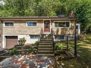 21 Livingstone Ln, Waltham MA 02453