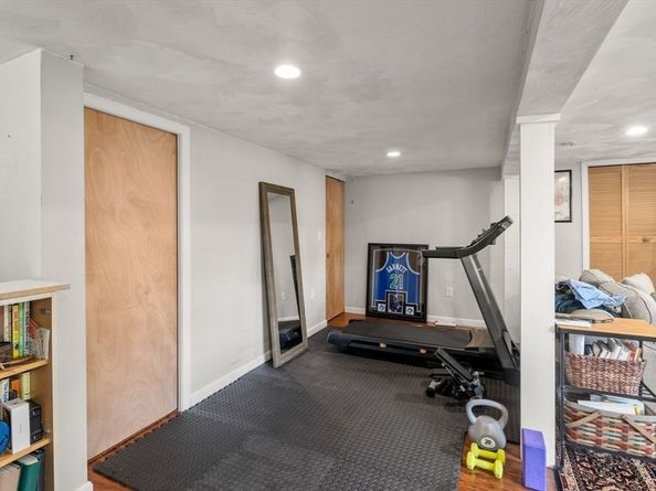 21 Livingstone Ln, Waltham MA 02453