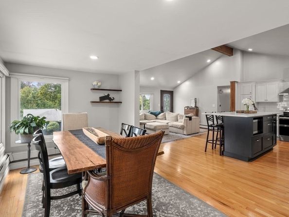 21 Livingstone Ln, Waltham MA 02453