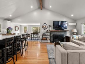 21 Livingstone Ln, Waltham MA 02453