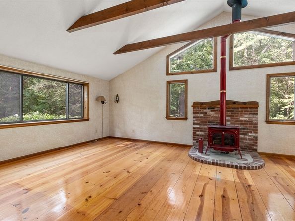 6 Jerry Rd, Sturbridge MA 01566