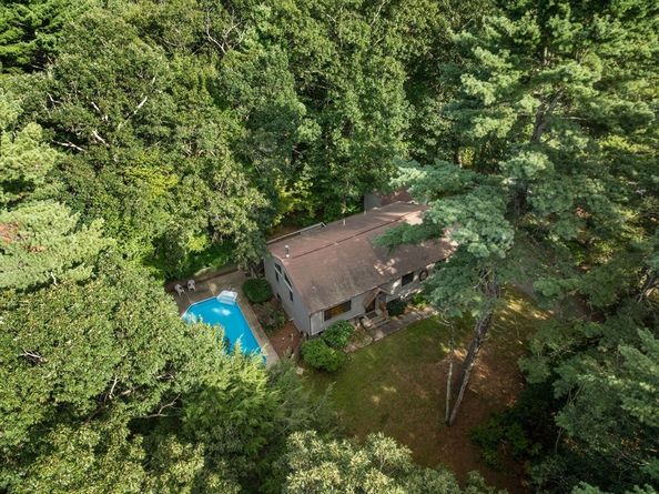 6 Jerry Rd, Sturbridge MA 01566
