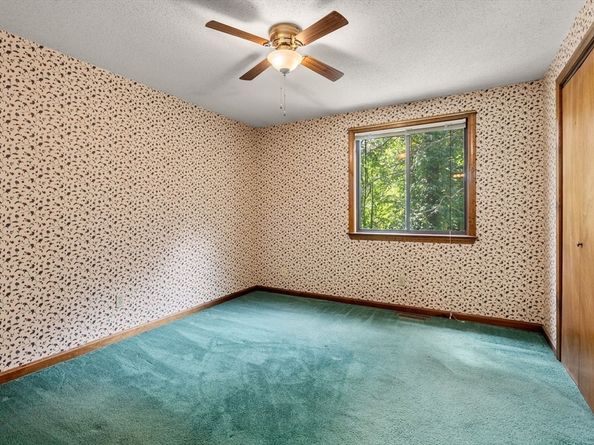 6 Jerry Rd, Sturbridge MA 01566