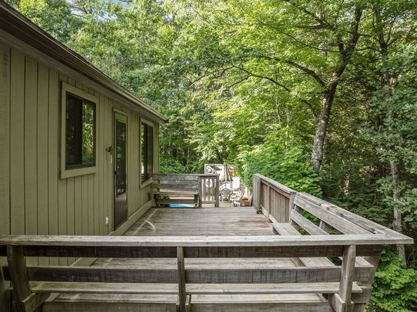 6 Jerry Rd, Sturbridge MA 01566