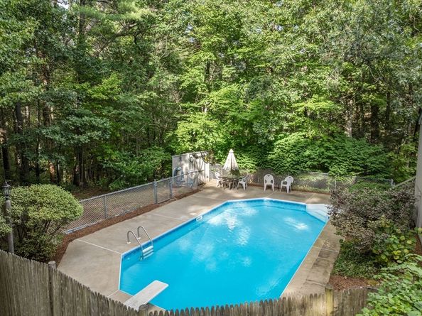 6 Jerry Rd, Sturbridge MA 01566