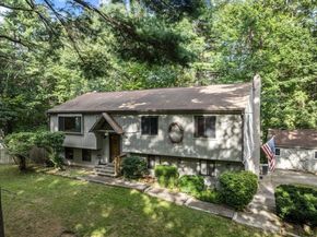 6 Jerry Rd, Sturbridge MA 01566