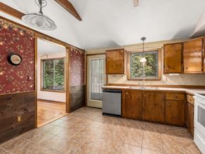 6 Jerry Rd, Sturbridge MA 01566