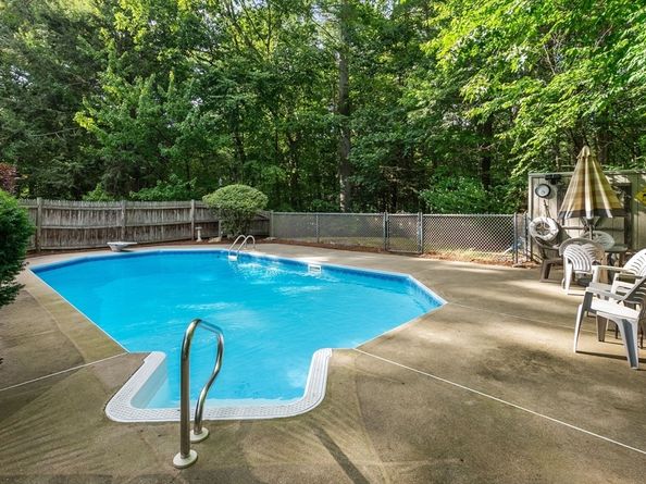 6 Jerry Rd, Sturbridge MA 01566