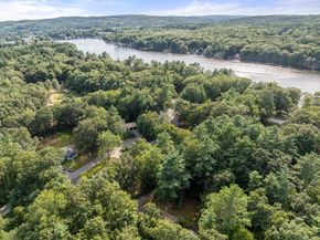 6 Jerry Rd, Sturbridge MA 01566
