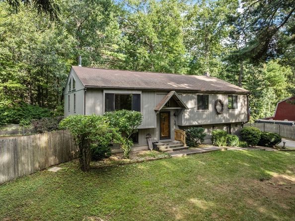 6 Jerry Rd, Sturbridge MA 01566