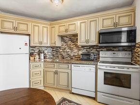 215 Thomas Burgin Pkwy 35, Quincy MA 02169