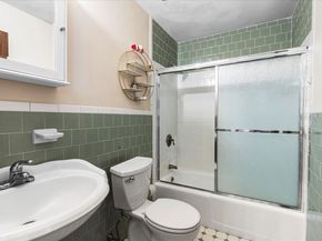 215 Thomas Burgin Pkwy 35, Quincy MA 02169