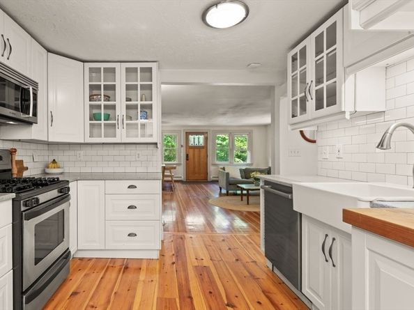 9 Harding St, Sharon MA 02067