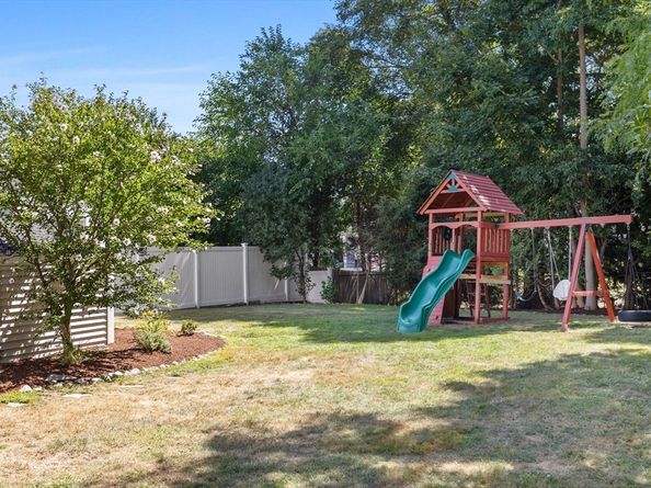 86 Lakeshore Dr, Westwood MA 02090
