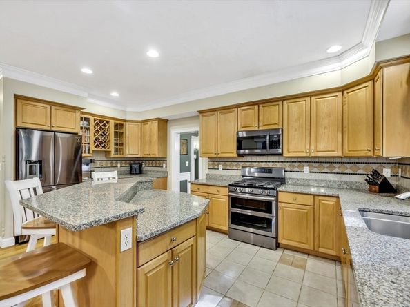 55 Shipyard Ln, Pembroke MA 02359
