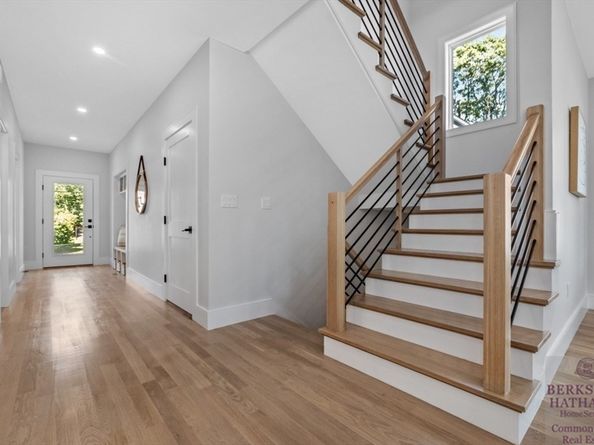 15 Cedarcroft Lane, Waltham MA 02451