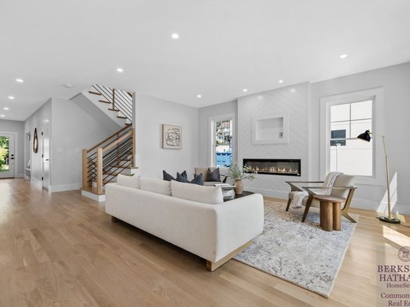 15 Cedarcroft Lane, Waltham MA 02451