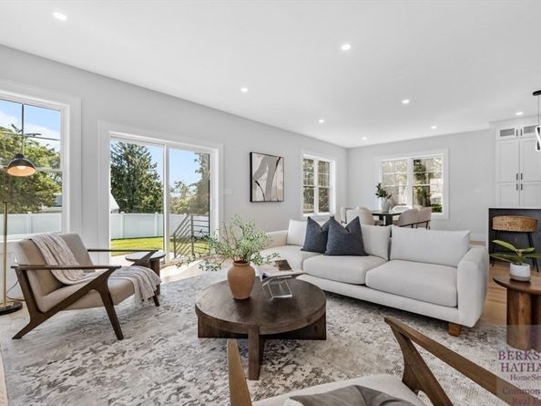 15 Cedarcroft Lane, Waltham MA 02451