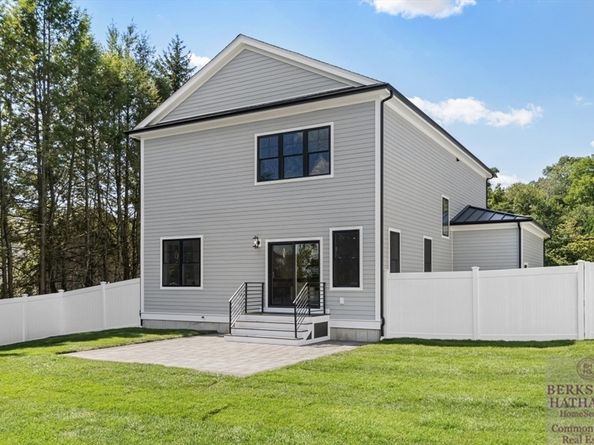 15 Cedarcroft Lane, Waltham MA 02451