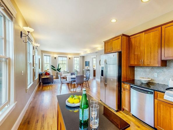 386 Washington St 3B, Somerville MA 02143