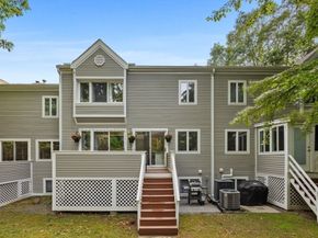 903 Pine Brook Dr 903, Peabody MA 01960