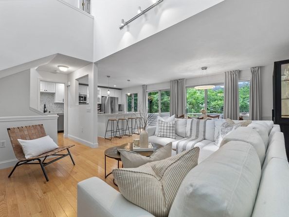 903 Pine Brook Dr 903, Peabody MA 01960