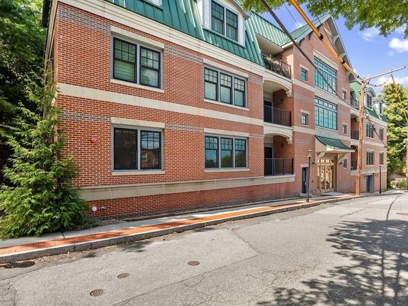 36 Elmwood Ave 4, Winchester MA 01890