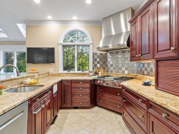 117 Hidden Rd, Andover MA 01810