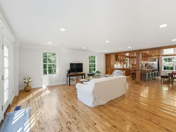 75 Chapin St, Uxbridge MA 01569